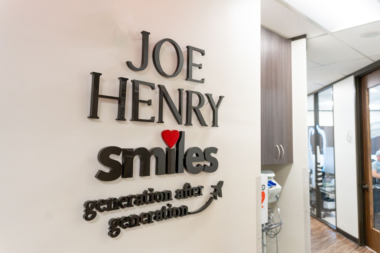 Henry Smiles Dental office sign in Houston community dental clinic